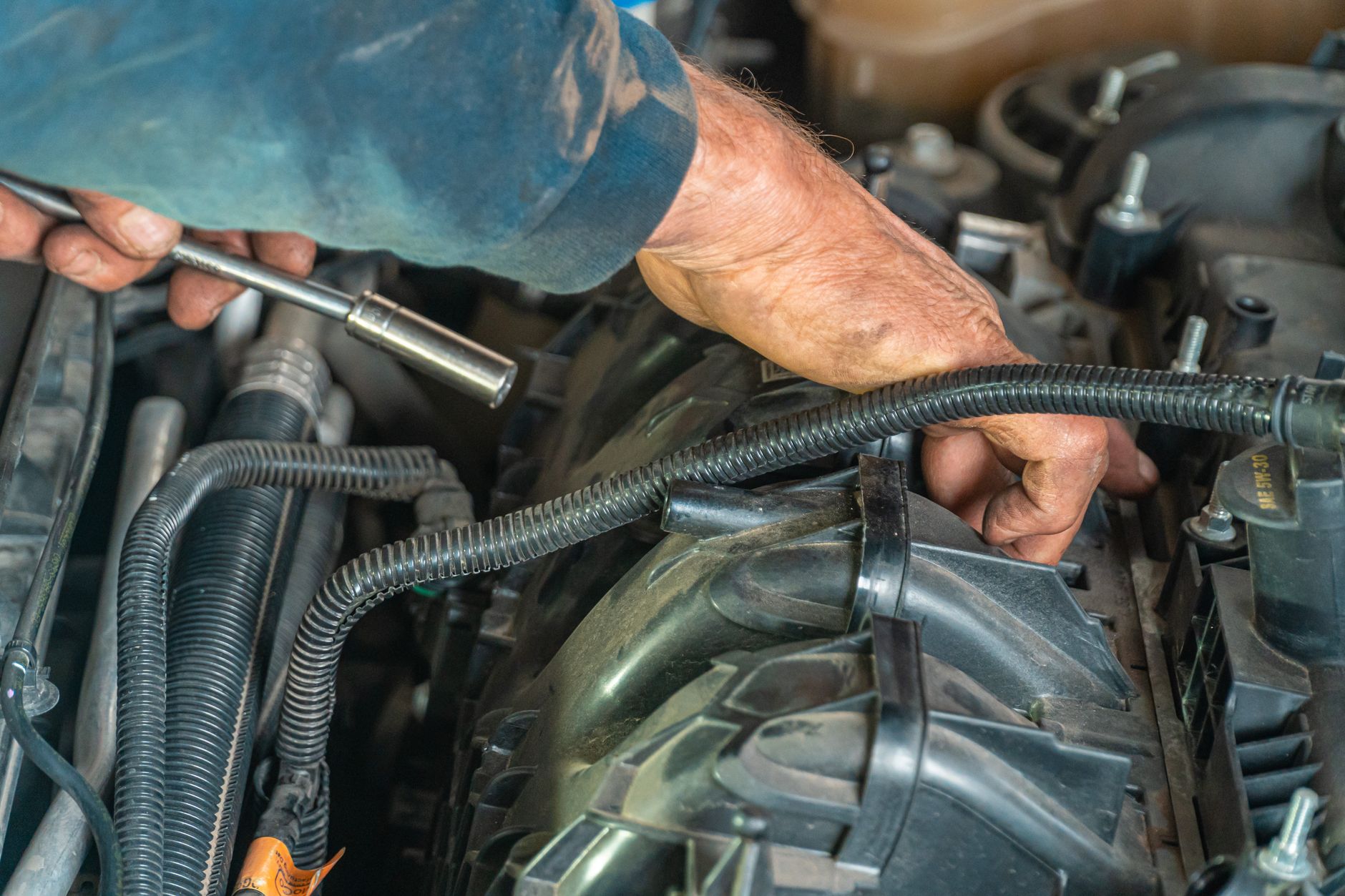 Remplacement d'un joint à spi moteur en atelier